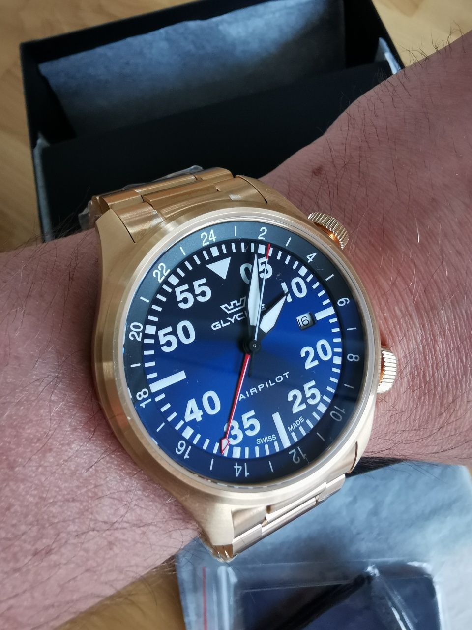 Zegarek Glycine Airpilot GMT GL0350 w rozmiarze 44 mm na bransolecie