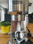 Ekspres do kawy kolbowy DeLonghi Dedica Style EC685.M