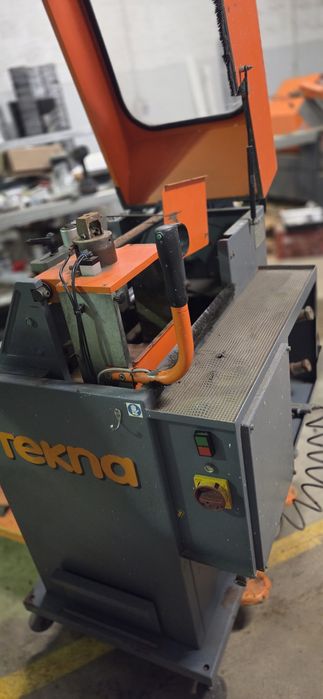 Maquina de fazer malhetes em perfil de aluminio