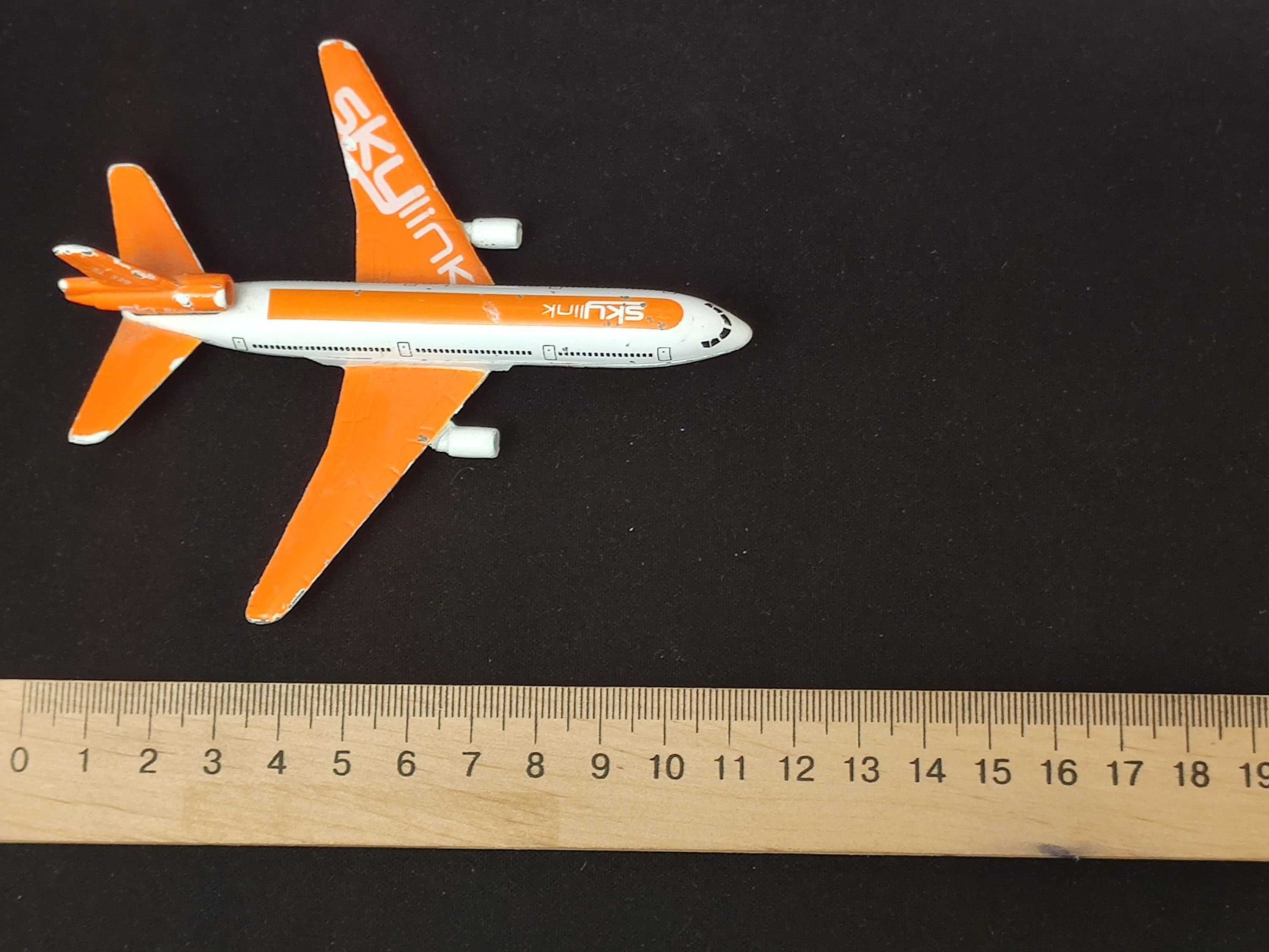 Іграшка, модель літак, самолет Douglas DC-10 Majorette