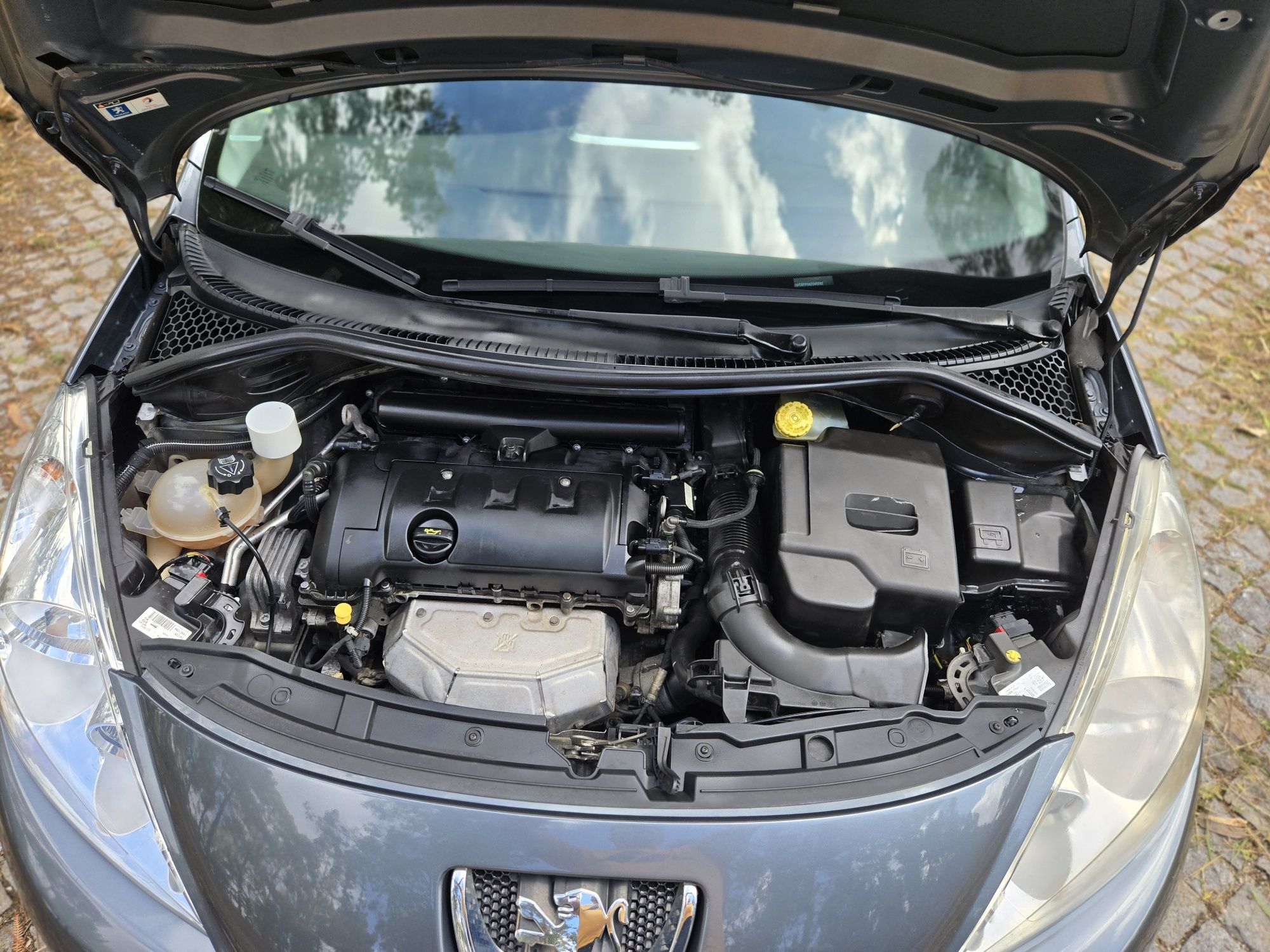 Carro completo em excelente estado revisado sem nada a apontar