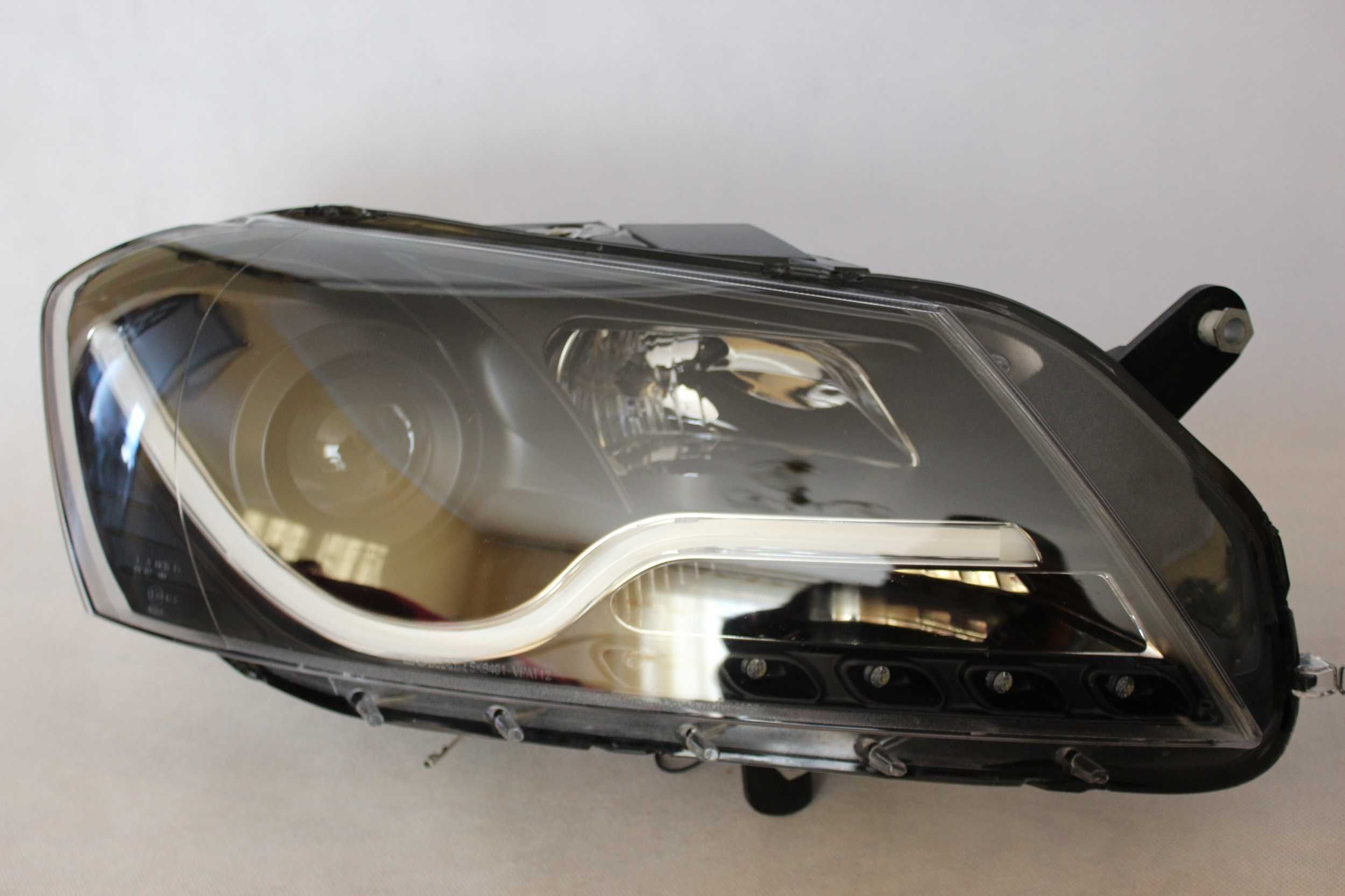Lampy reflektory przednie przód VW PASSAT B7 10-14 LED TUBE BAR NEON