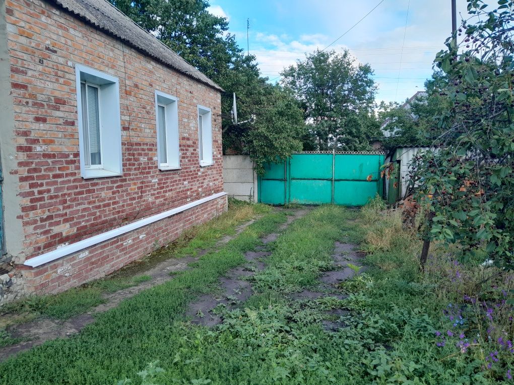 Продам будинок...