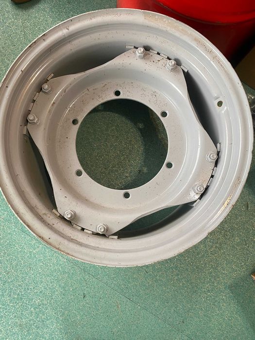 Sprzedam felgi New Holland, Case, Renault, Massey 12x24, 13.6R24