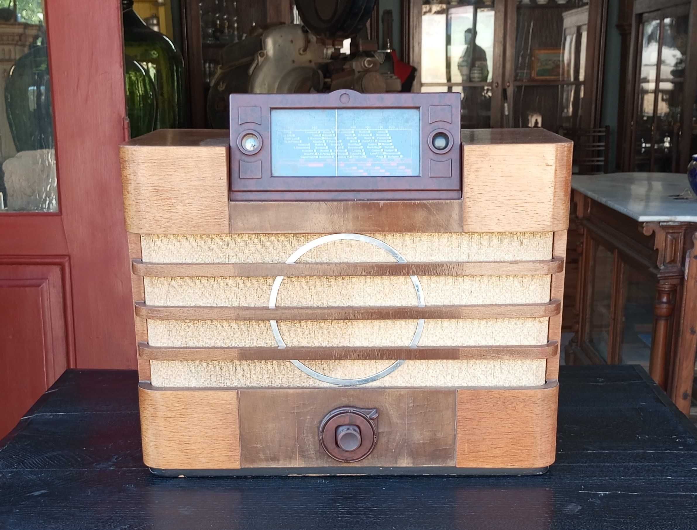 Antigo rádio Phillips 796A de 1936