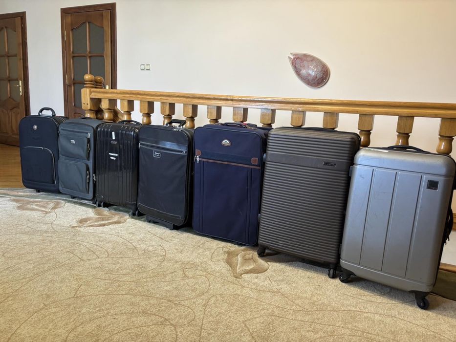 Валізи, чемодани