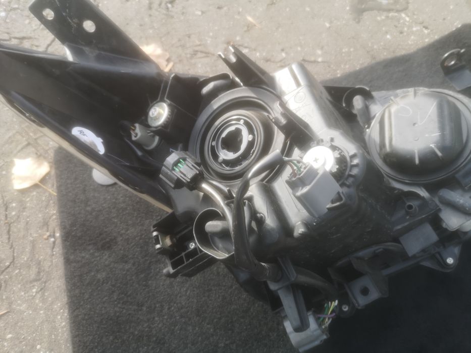 Lampa soczewka bixsenon lewy przód mazda 3 BM