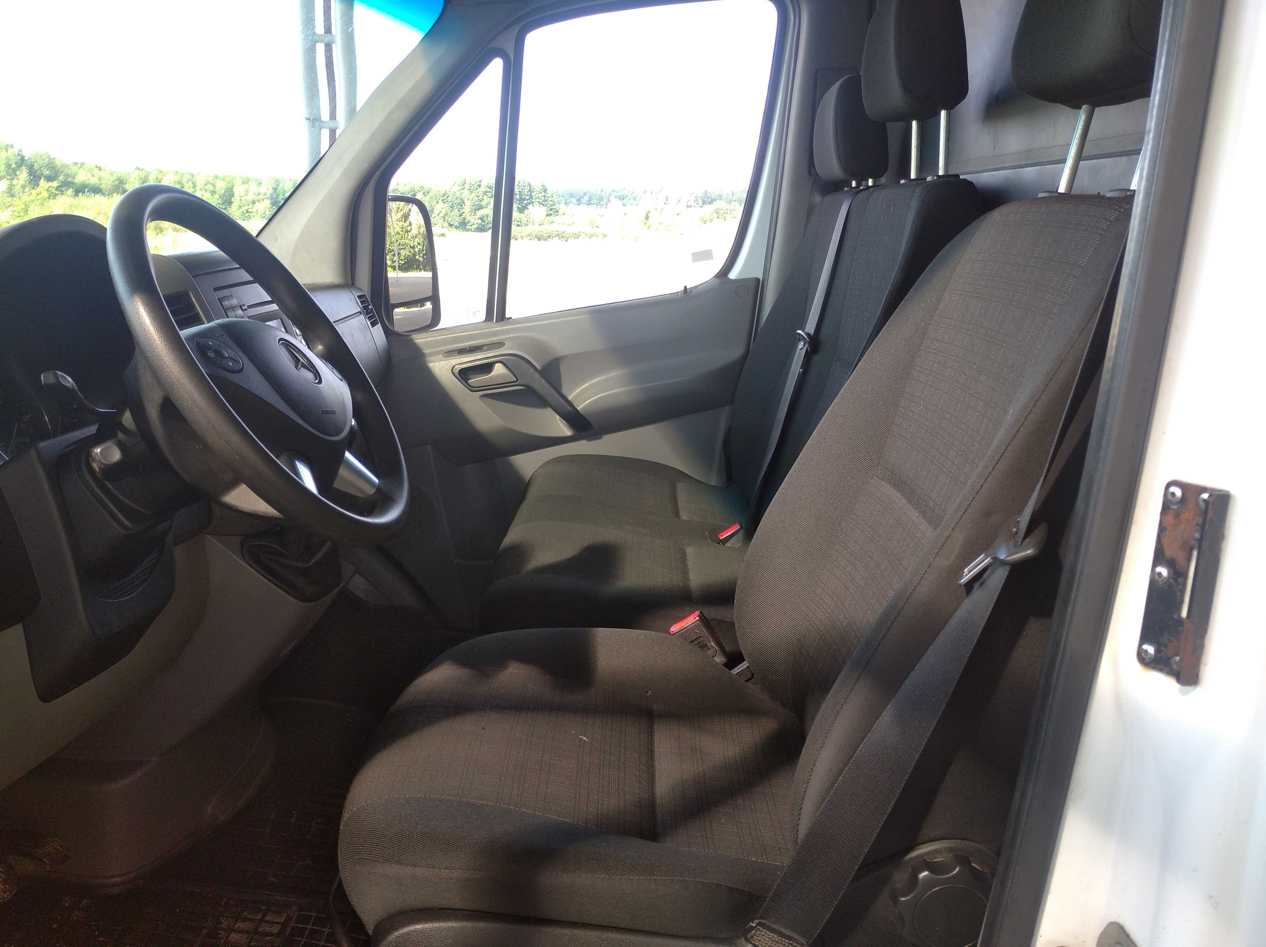 WYNAJEM Busa 3 os. Blaszak 3.3m Mercedes Sprinter 906 2.2 Średni