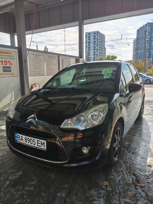 Продається Citroën C3, 2011 рік, чорний колір, надійний та економний.