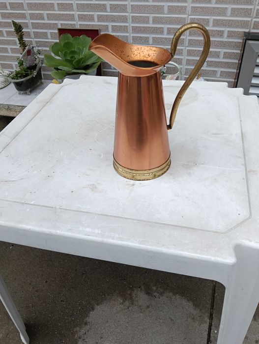 Jarro em cobre antigo