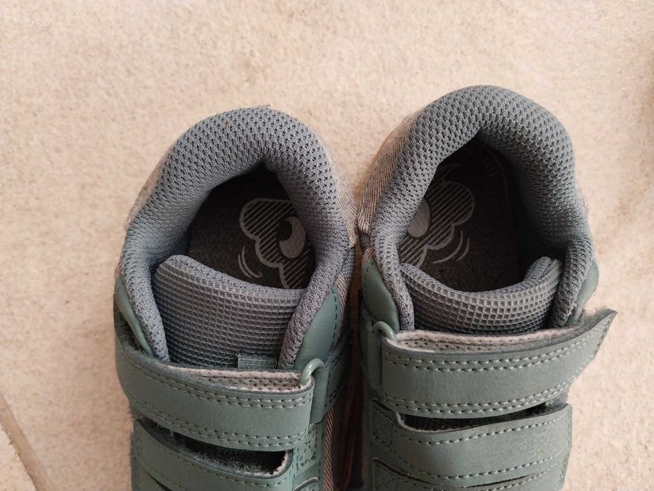 2 Pares de sapatilhas criança (tam. 26)