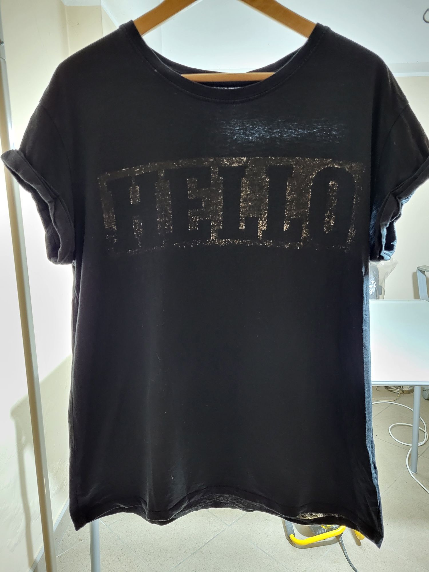 Czarny T-shirt z Napisem Bershka rozmiar L