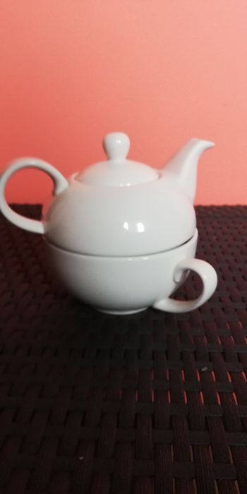 Imbryk z filiżanką do herbaty + kubki