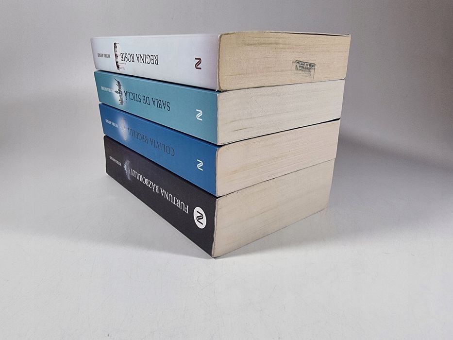 Czerwona Królowa 1-4 / po rumuńsku / Victoria Aveyard
