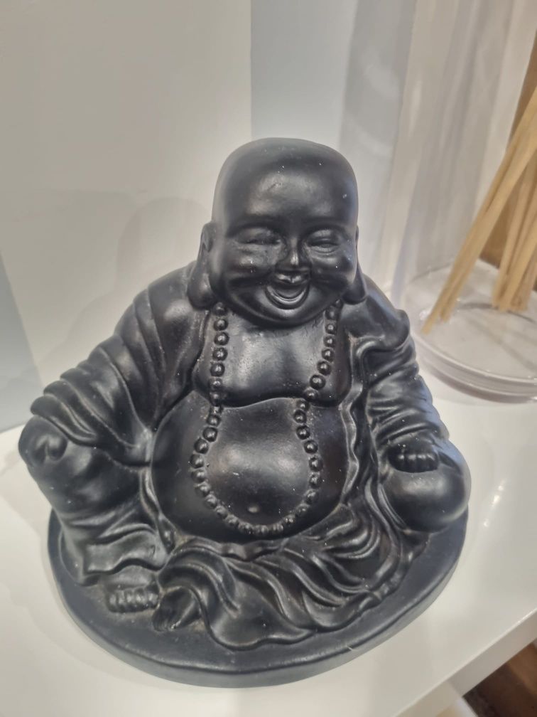 Estátua Buda em preto