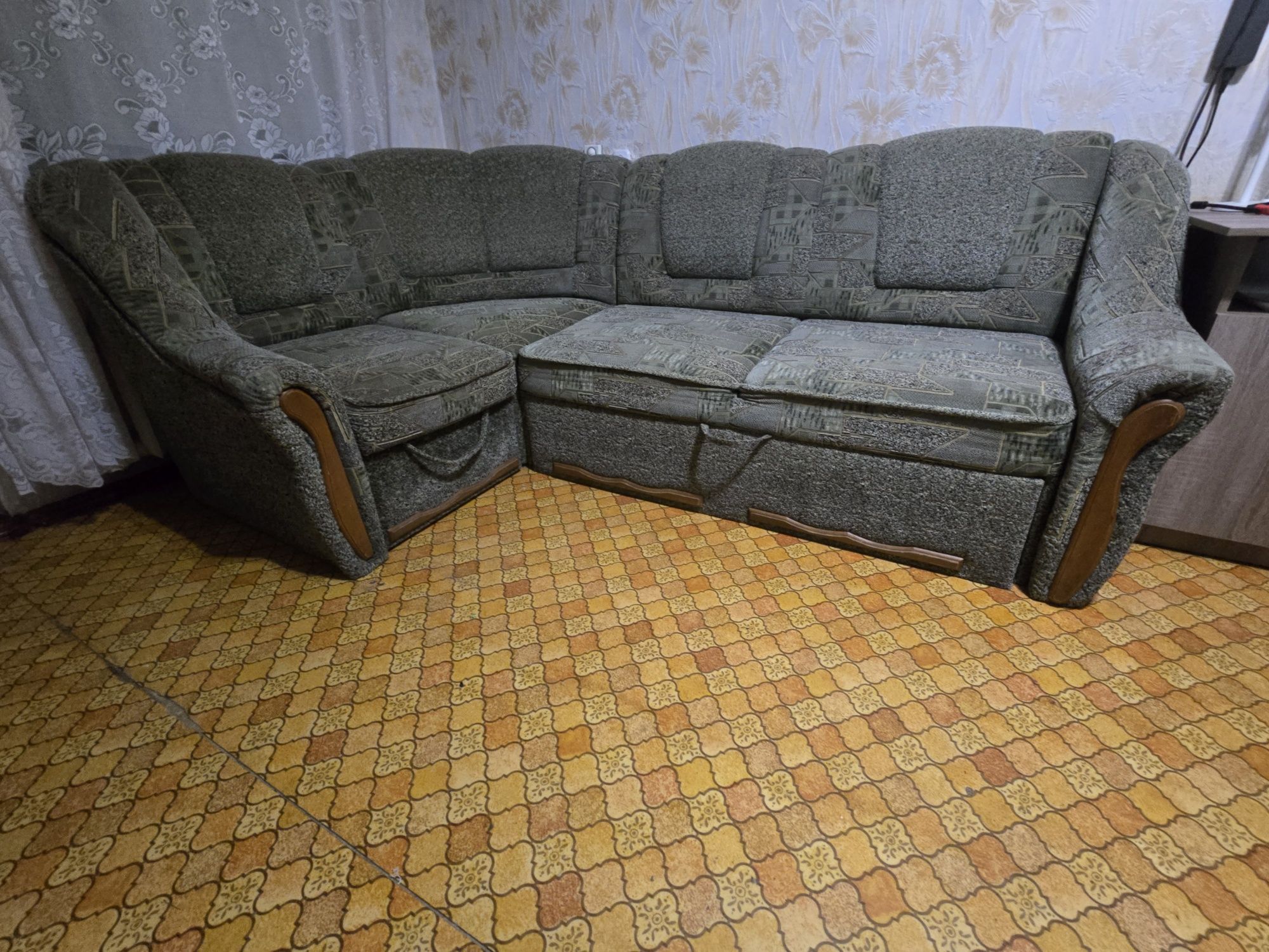 Продам диван та крісло.