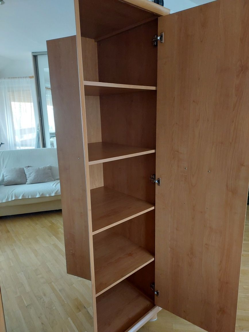 Sprzedam komplet mebli(szafa2drzwiowa,szafka,komoda)
