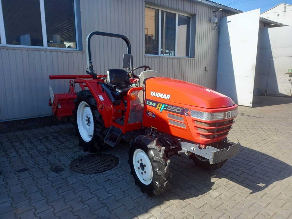 Japoński traktorek Yanmar AF 250 z glebogryzarką 4x4 25 KM Rewers Wspo