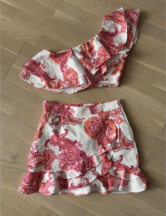 Комплект, топ і спідниця