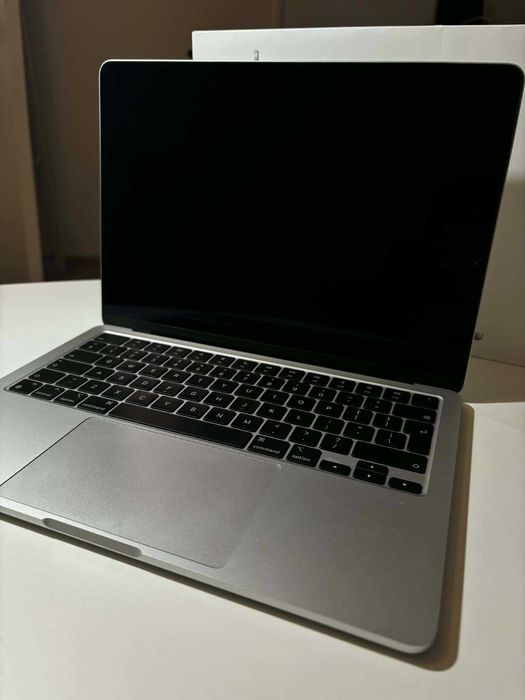 MacBook Air M2 13,6" 8/256 GB –Idealny stan! 100% Kondycji, nieużywany