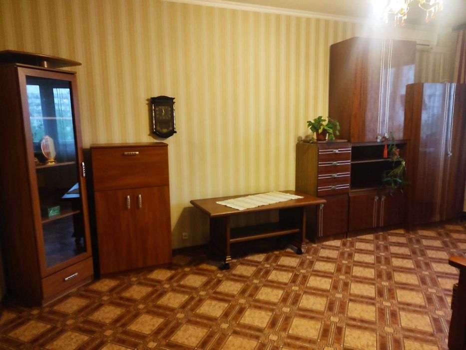 2 кімнатна, Бажана 5а, ГАЗ, тихий двір, метро Харківська -5хв пішки