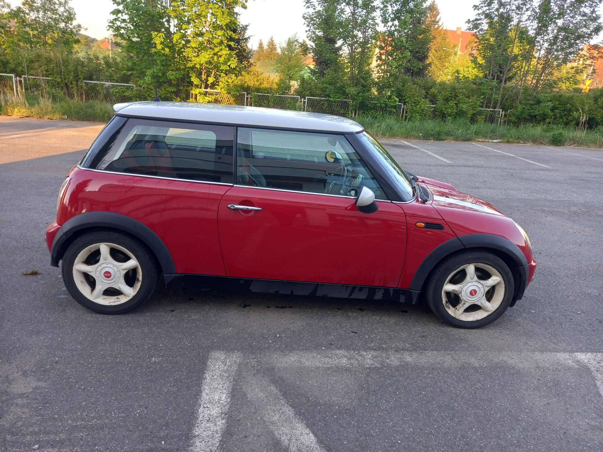 Mini Cooper 1,6 benzyna