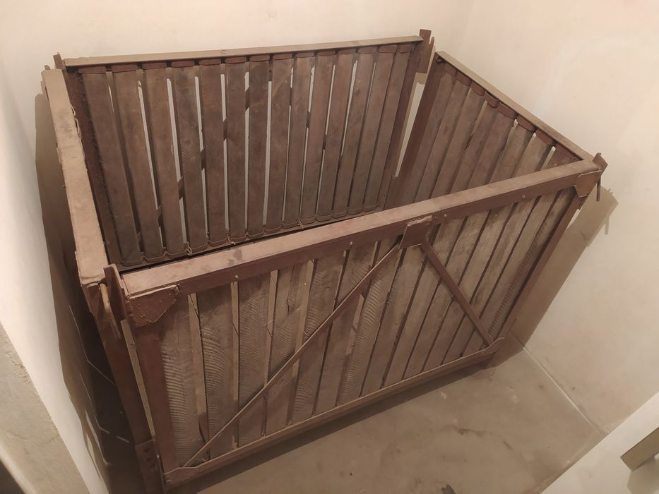 Тара металева різних розмірів.