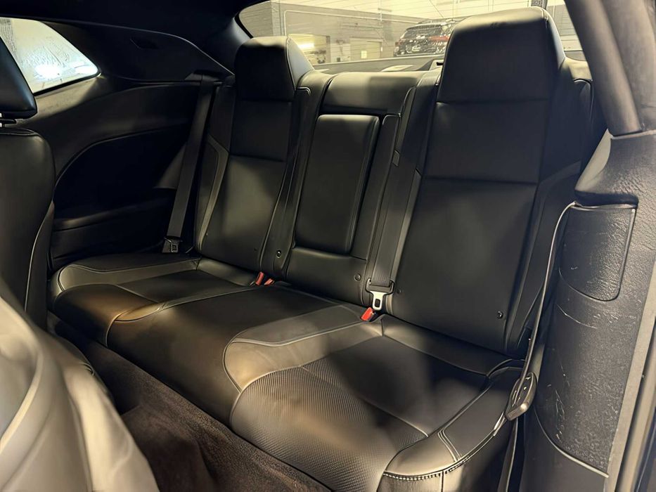 Dodge Challenger      2017