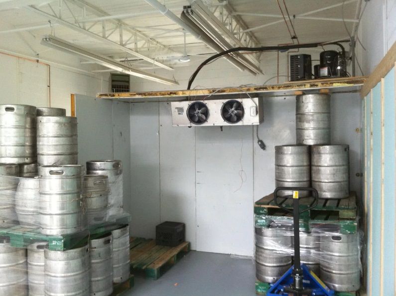 Монтаж холодильных камер хранения охлаждения напитков, кег пива