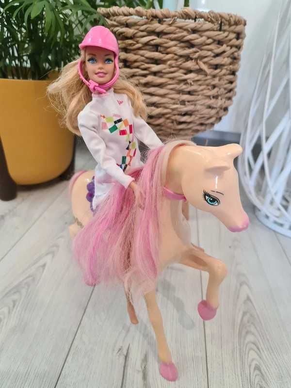 Barbie olimpijka na koniu