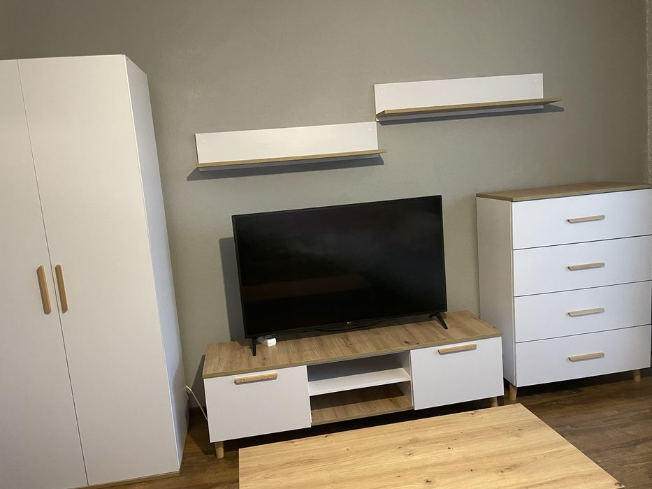 Zestaw mebli salon +szafa przesuwna z lustrem + pufy