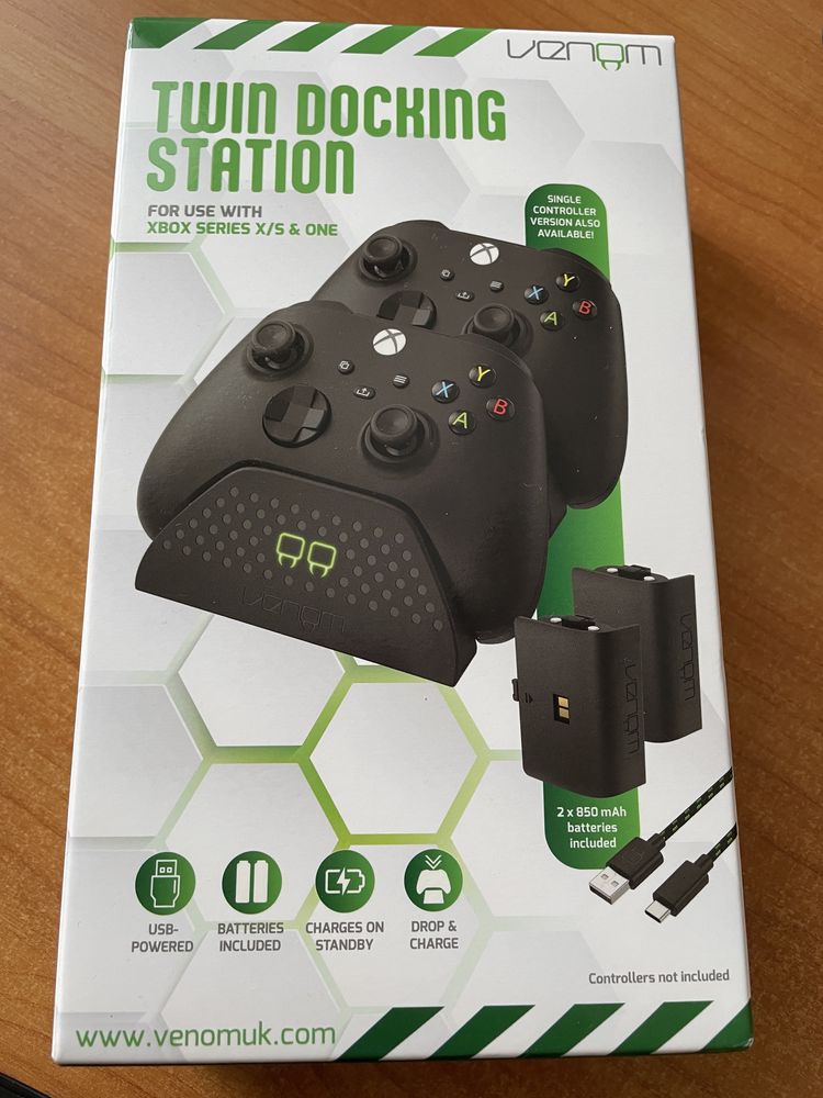 Podwójna stacja dokująca VENOM VS2881 do padów Xbox Series X S One