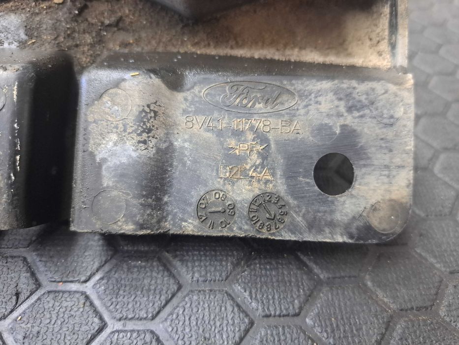 Kierownica powietrza PRAWA/LEWA Ford Kuga 8V41-8326-AA / 8V41-8327-AA