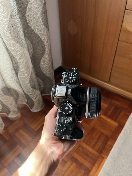 Nikon ZF Como Nova com grip da Neewer adicional