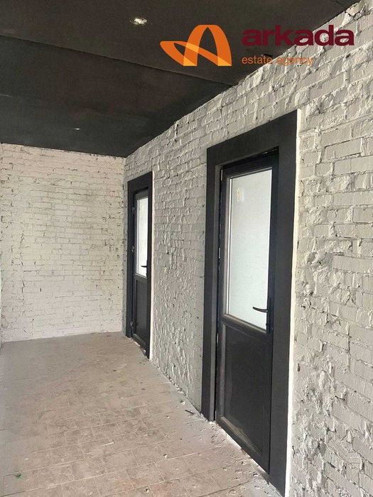 Продається велике складське приміщення з усіма зручностями