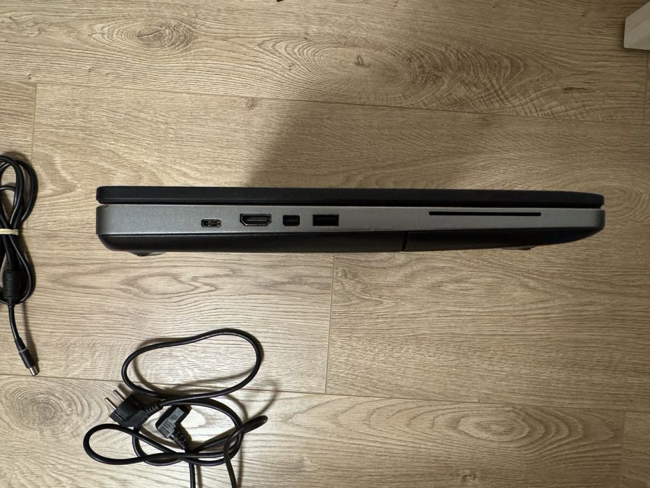 Dell Precision 7520 | Intel i7 | 16ГБ | 4K дисплей | нова батарея