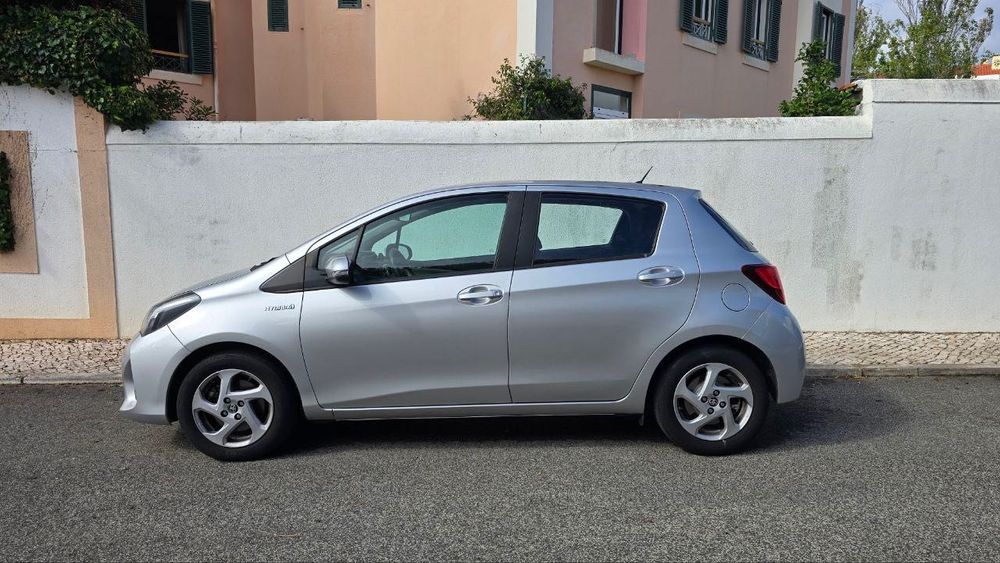 Vendo um Toyota Yaris Hybrid