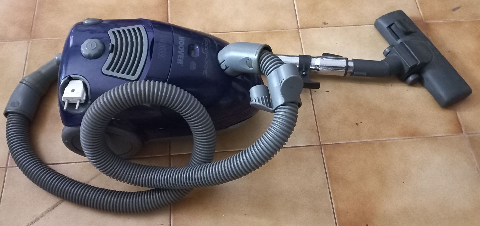 Aspirador Hoover com boa aspiração