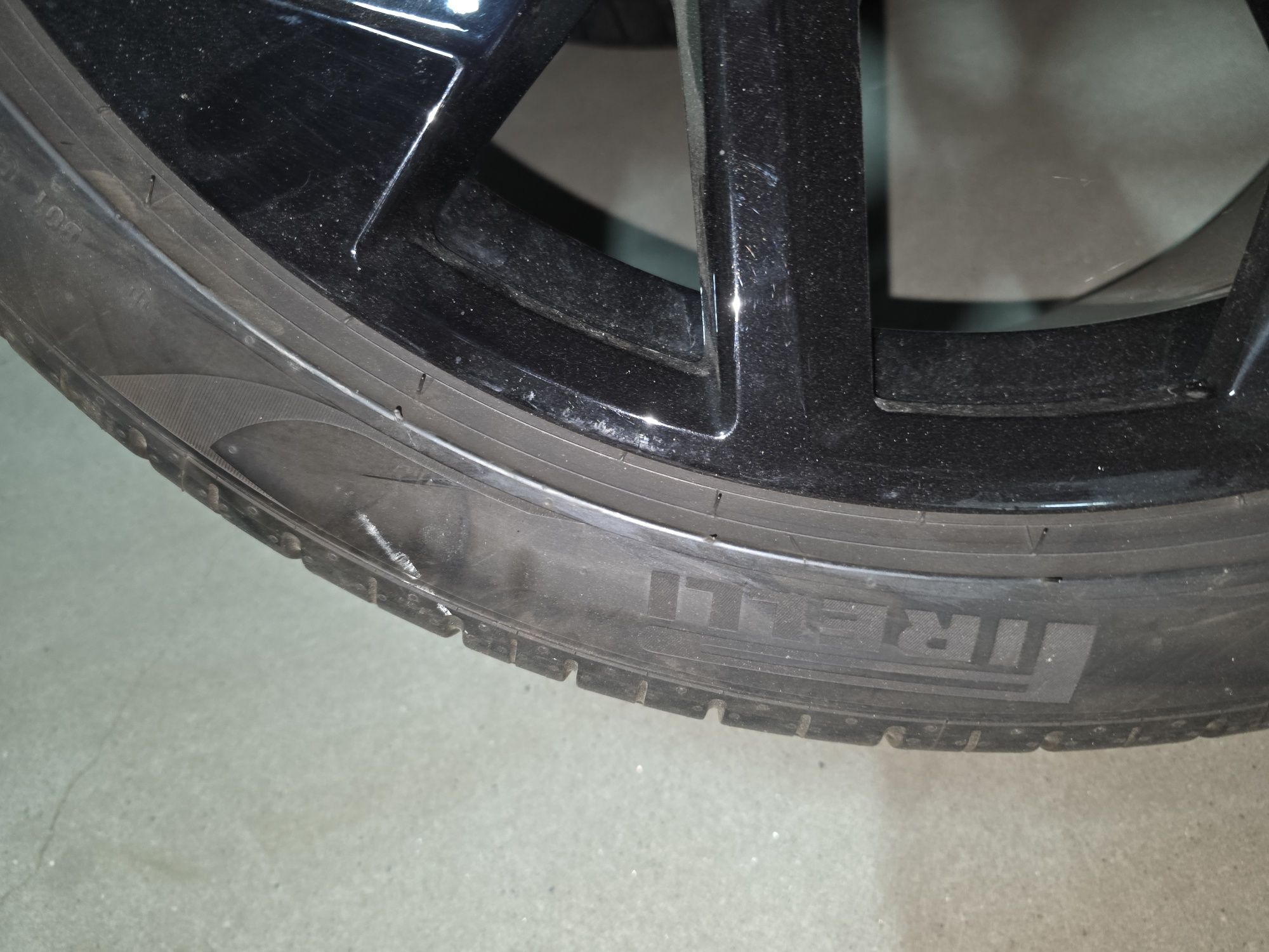 Sprzedam Oponę 295/35R23 PIRELLI