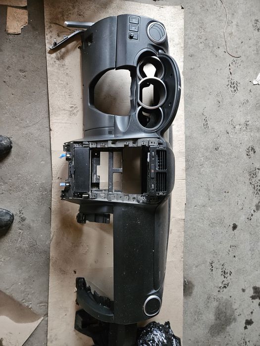 Suzuki Vitara II deska kokpit konsola