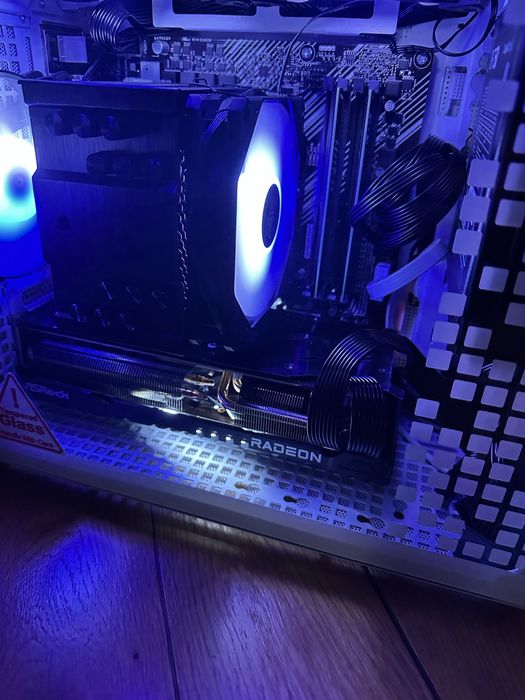Komputer gamingowy ryzen 7 5800x, rx 7700 xt + pad + ea fc26