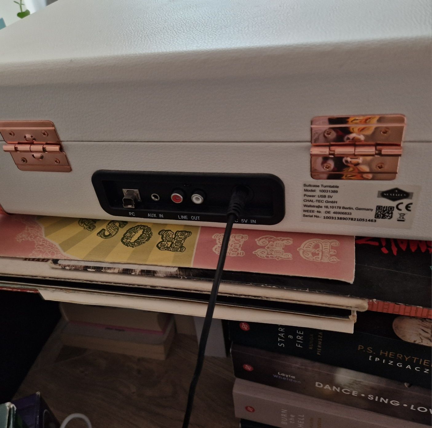 gramofon walizka beżowy plyty winylowe