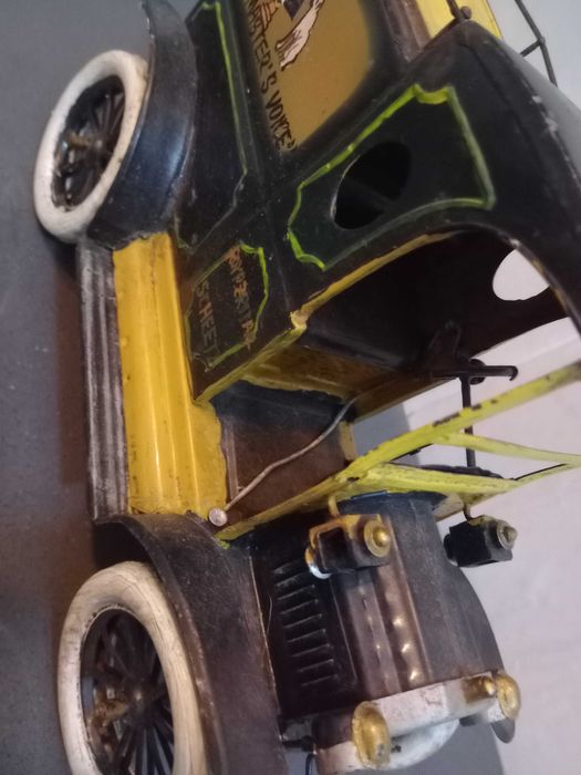 Primeiro carro Mercadorias caixa Fechada e o Famoso Victor Mod. grande