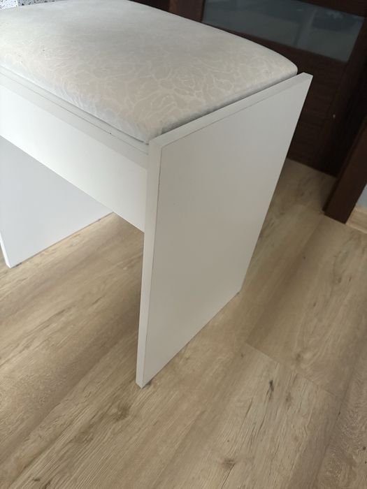 Taboret do toaletki