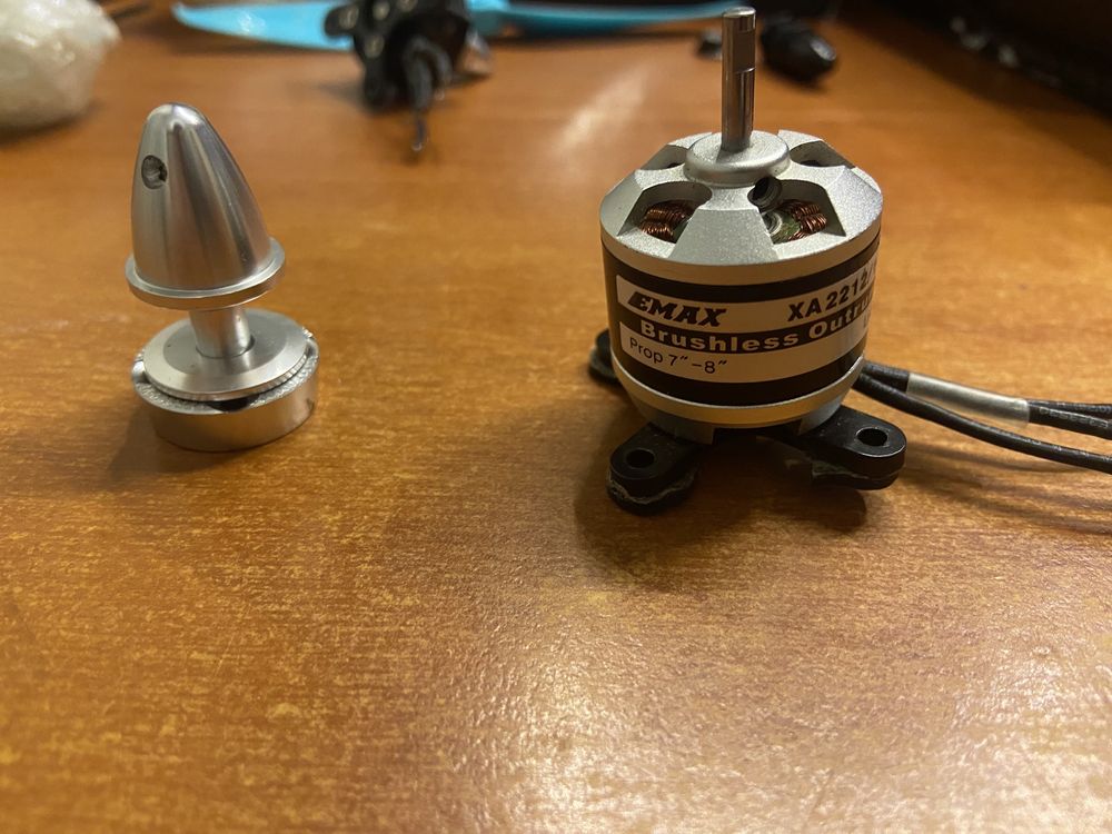 Bezszczotkowy EMAX XA2212 / 1400KV 2-3S