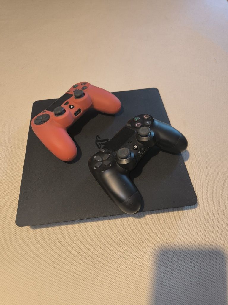 PLAYSTATION 4 SLIM 500GB + 2 Comandos + Cabos
