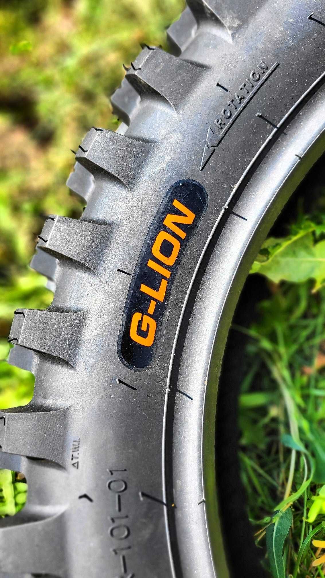 Шина 120/90-16 Glion з жовто-зеленою смугою