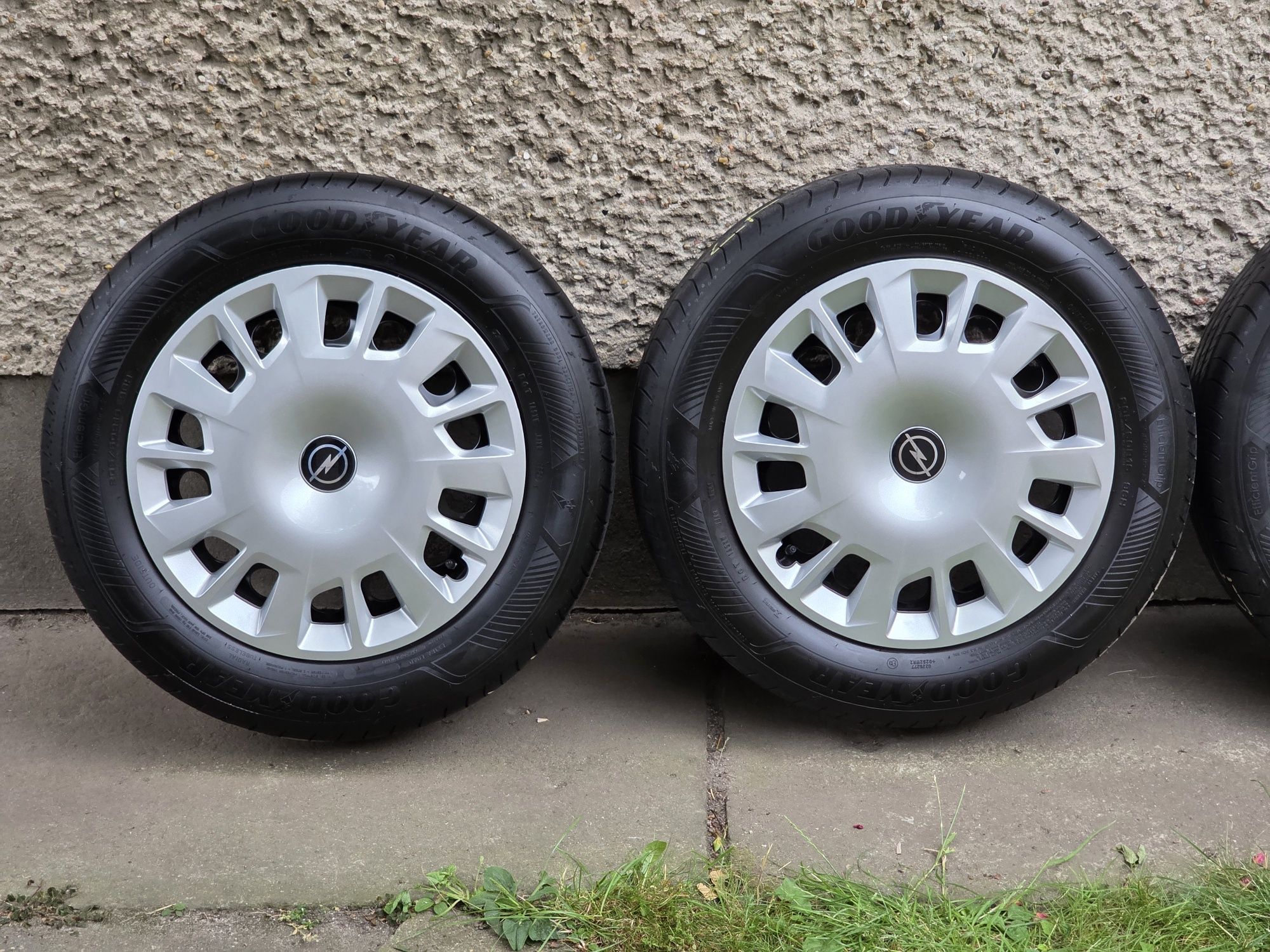 Nowe Opony Letnie 205/60/16 Goodyear Felgi 5x108 Kołpaki Opel Komplet