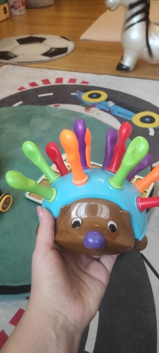 Їжачок та динозавр для розвитку