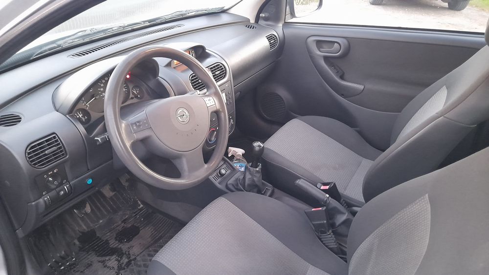 Opel Corsa C benzyna klima elektryka zarejestrowany długo opłaty !!